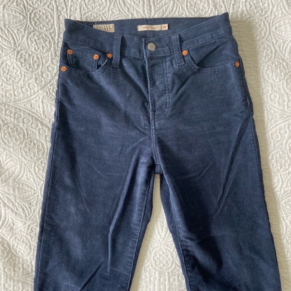 Levi’s Wedgie Straight Corduroy Pants - Picture 4 of 6